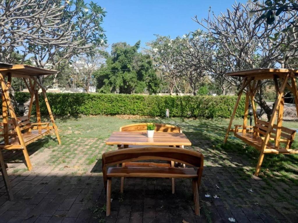 Creston Grand Hotel Suphan Buri Dış mekan fotoğraf