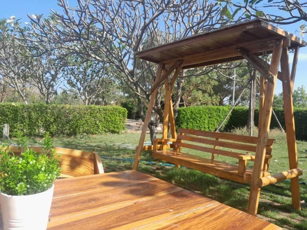 Creston Grand Hotel Suphan Buri Dış mekan fotoğraf