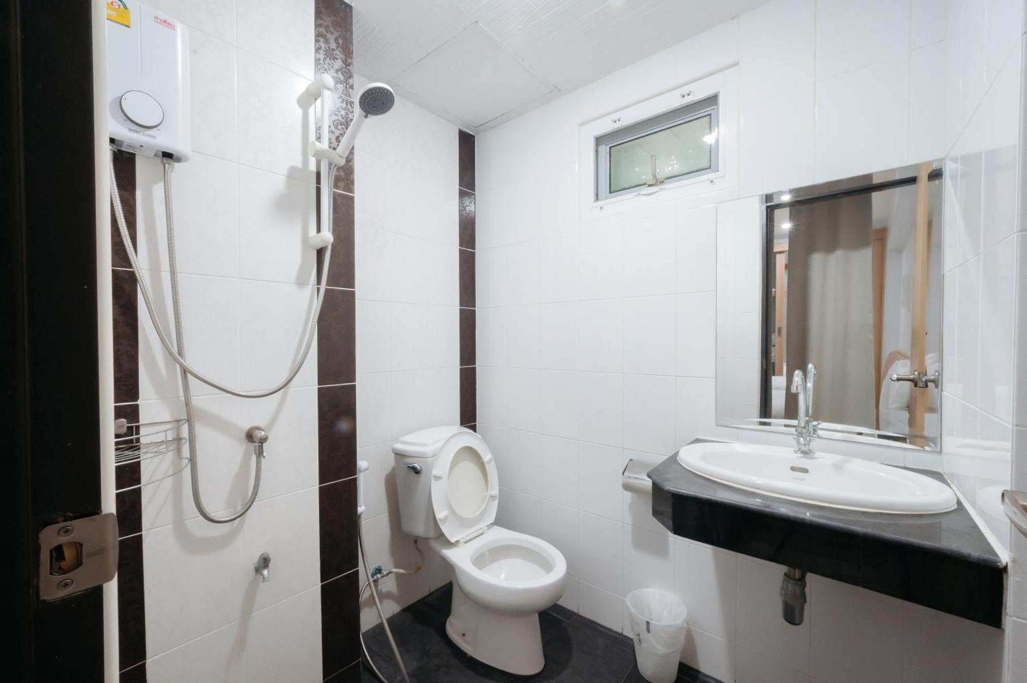 Creston Grand Hotel Suphan Buri Dış mekan fotoğraf